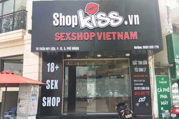 ShopKiss <span class='marker'>kiêu hãnh</span> là <span class='marker'>thương hiệu</span> đồ chơi <span class='marker'>tình dục</span> <span class='marker'>bậc nhất</span> Việt Nam ShopKiss <span class='marker'>tự hào</span> là <span class='marker'>nhãn hàng</span> đồ chơi <span class='marker'>tình dục</span> <span class='marker'>bậc nhất</span> Việt Nam